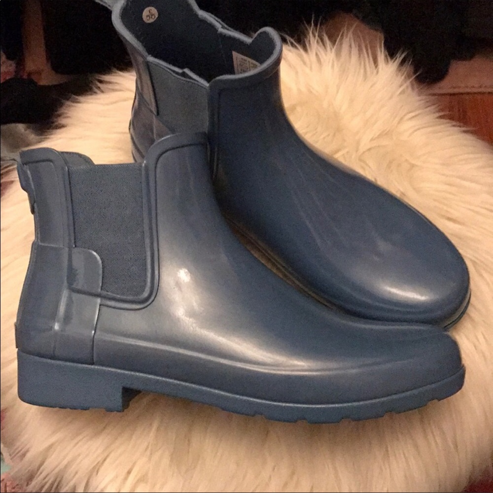 Robin blue shirt hunter boots